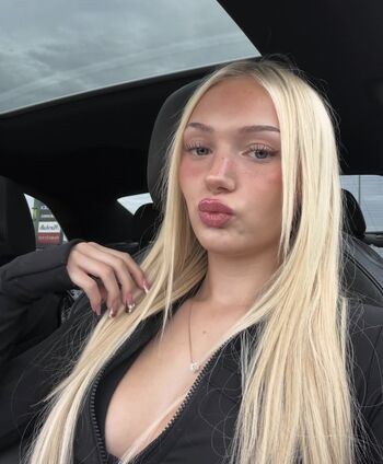 Full leaked Kinkykatiee private onlyfans photo