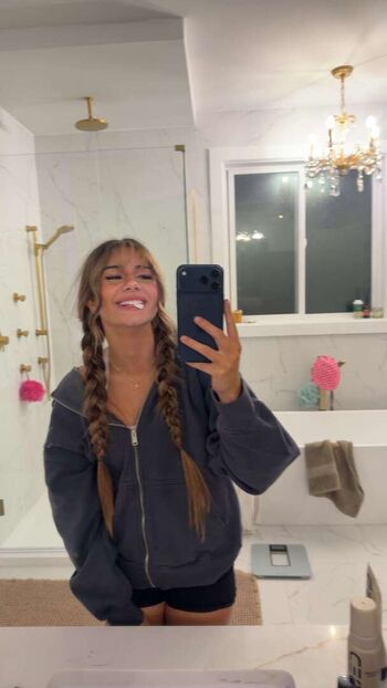 Mikayla Campinos