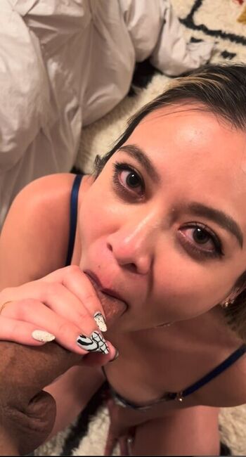 Full leaked Carly april/ private onlyfans photo
